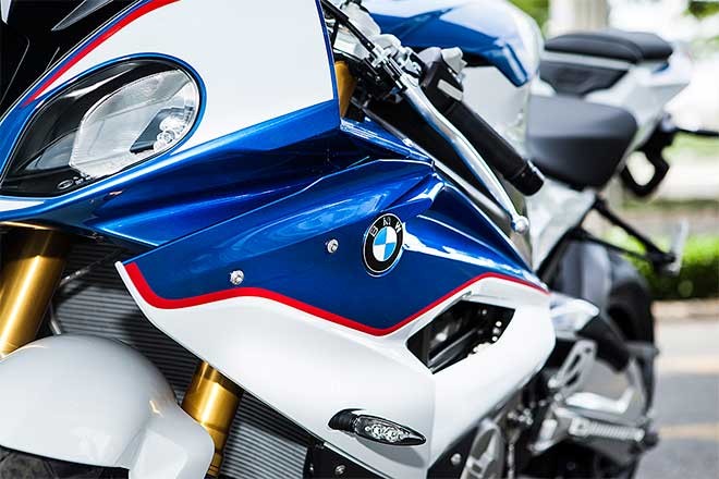 Tại sao BMW S1000RR lại có biệt danh cá mập