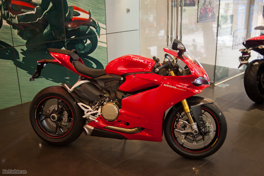 Xe Mô tô Ducati Panigale V2 thay nhớt bao nhiêu lít